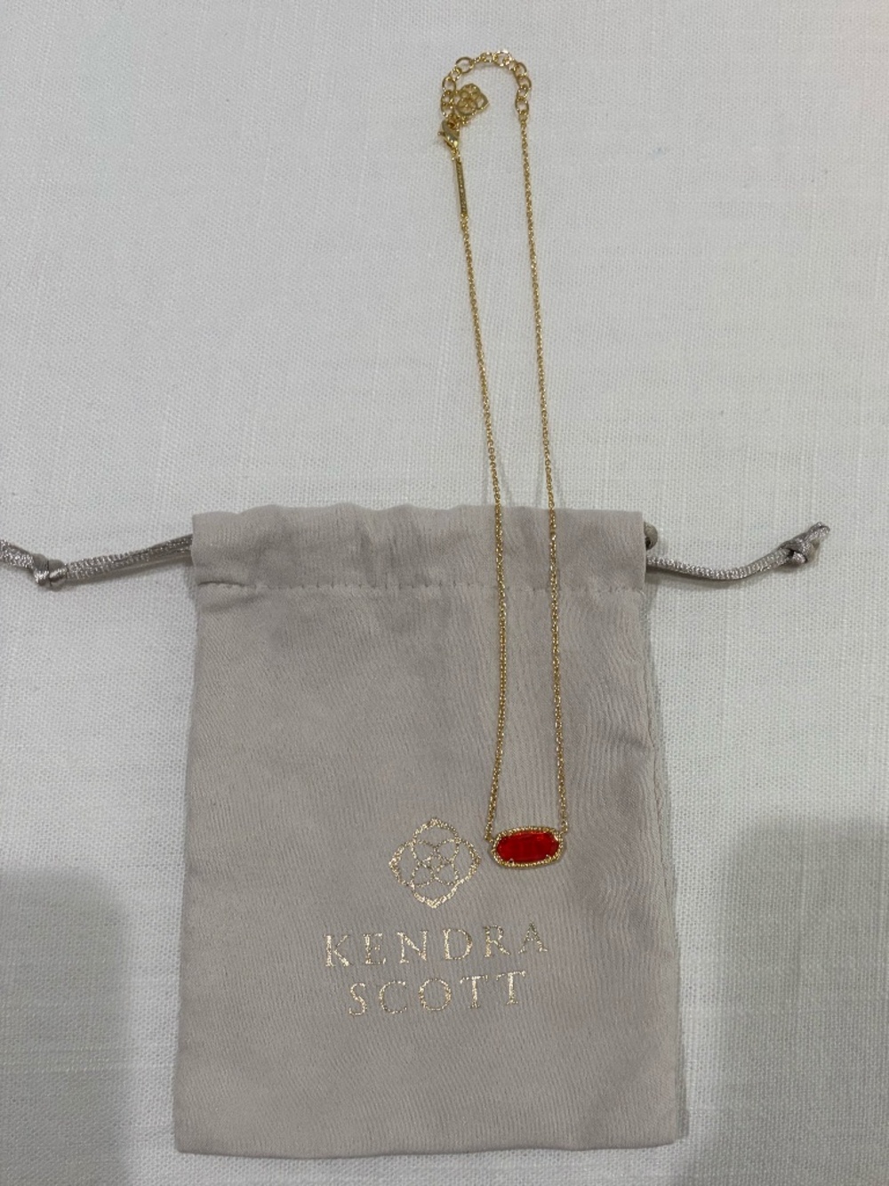 Kendra Scott Elisa Gold Pendant Necklace in Red Illusion - Picture 5 of 7